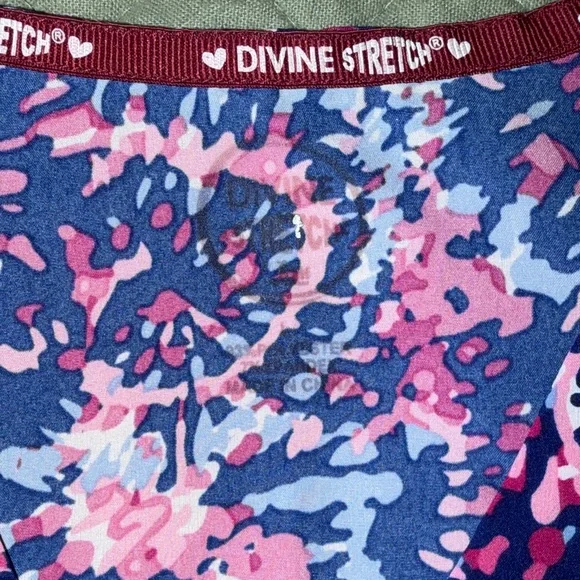 Colorful Patterned Scrub Tops - Bundle Size Large - Picture 4 of 12